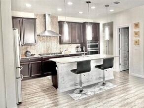 Building Photo - 9809 Betulla Dr