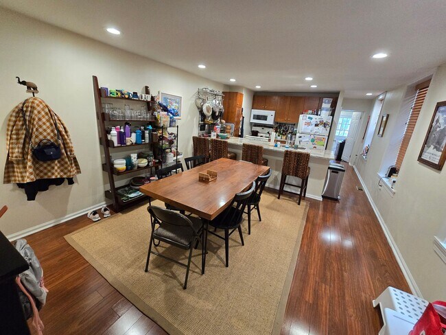 Building Photo - 2006 Mt Vernon St