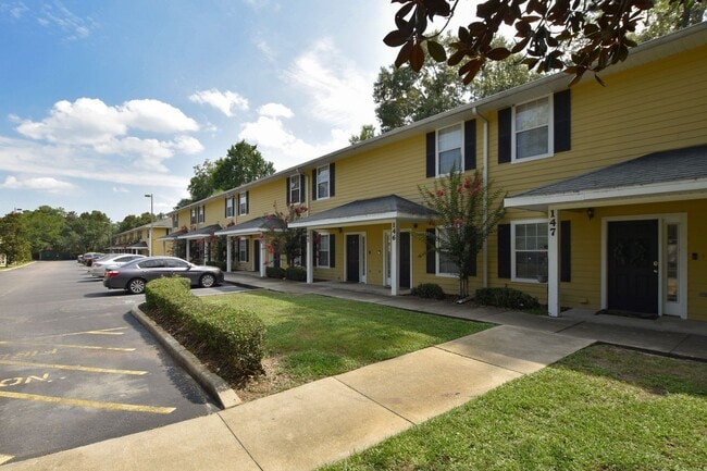Building Photo - 2951 SW 35th Pl