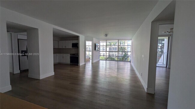 Foto del edificio - 851 Three Islands Boulevard