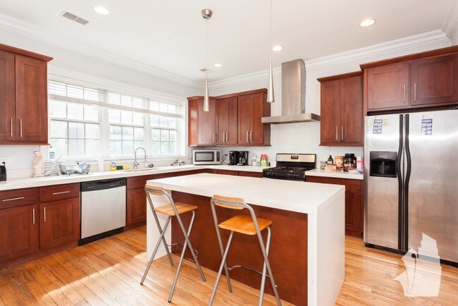 Foto del edificio - 3718 N Wilton Ave