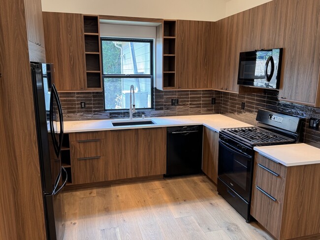 Building Photo - 2111 Hyperion Ave