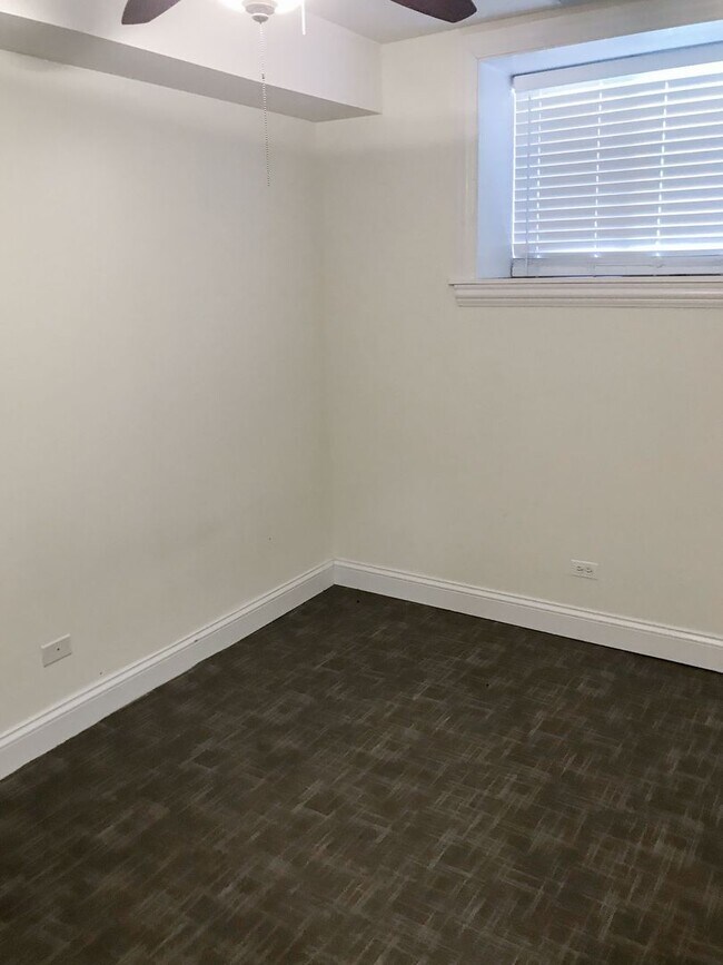 Foto del edificio - 3707 N Wilton Ave