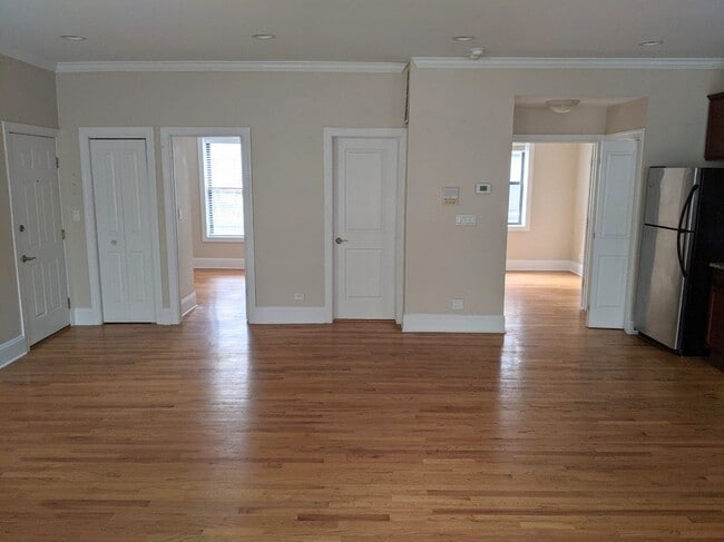 Foto del edificio - 900 Reba Pl