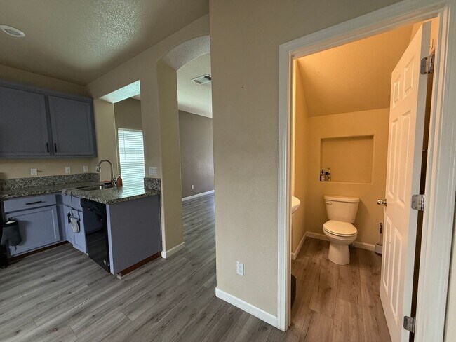 Foto del edificio - Beautiful 2-Story, 3 Bedroom, 2½ Bathroom ...