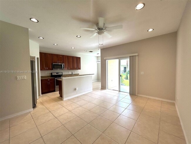 Foto del edificio - 1560 SE Wilshire Pl