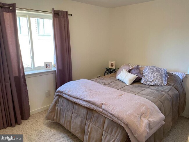 Building Photo - 2 br, 2 bath Condo - 7306 Pleasant Ct