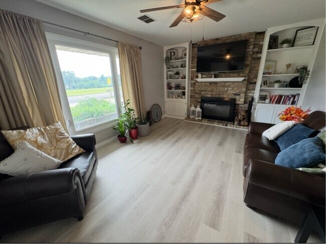 Foto del edificio - 8370 Hillside Trail S