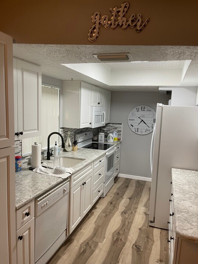 Kitchen - 1429 SW 48th Ter
