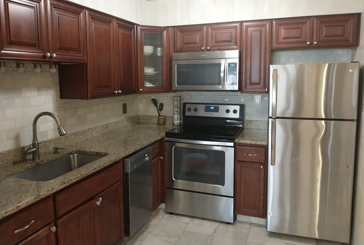 5322 Ingersoll Ave Unit B1, Des Moines, IA 50312 Condo for Rent in Des Moines, IA