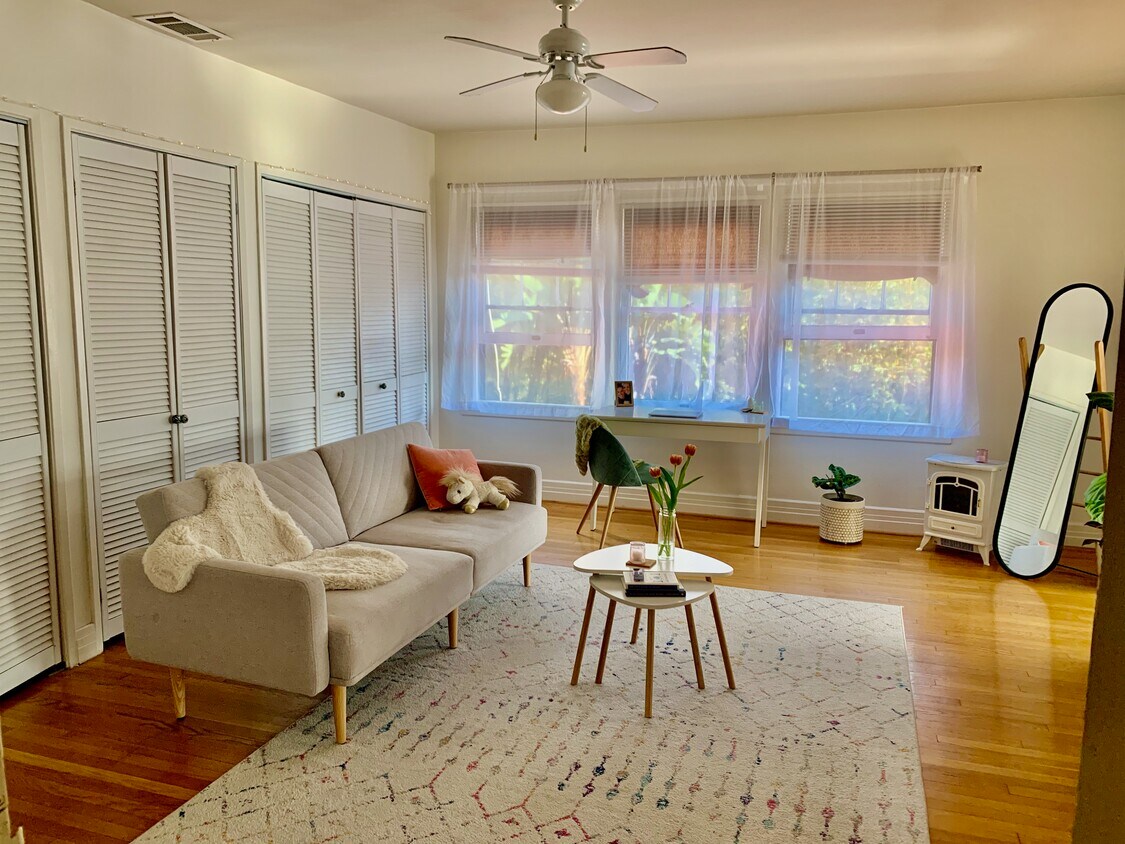 Foto principal - 719 S Broadway