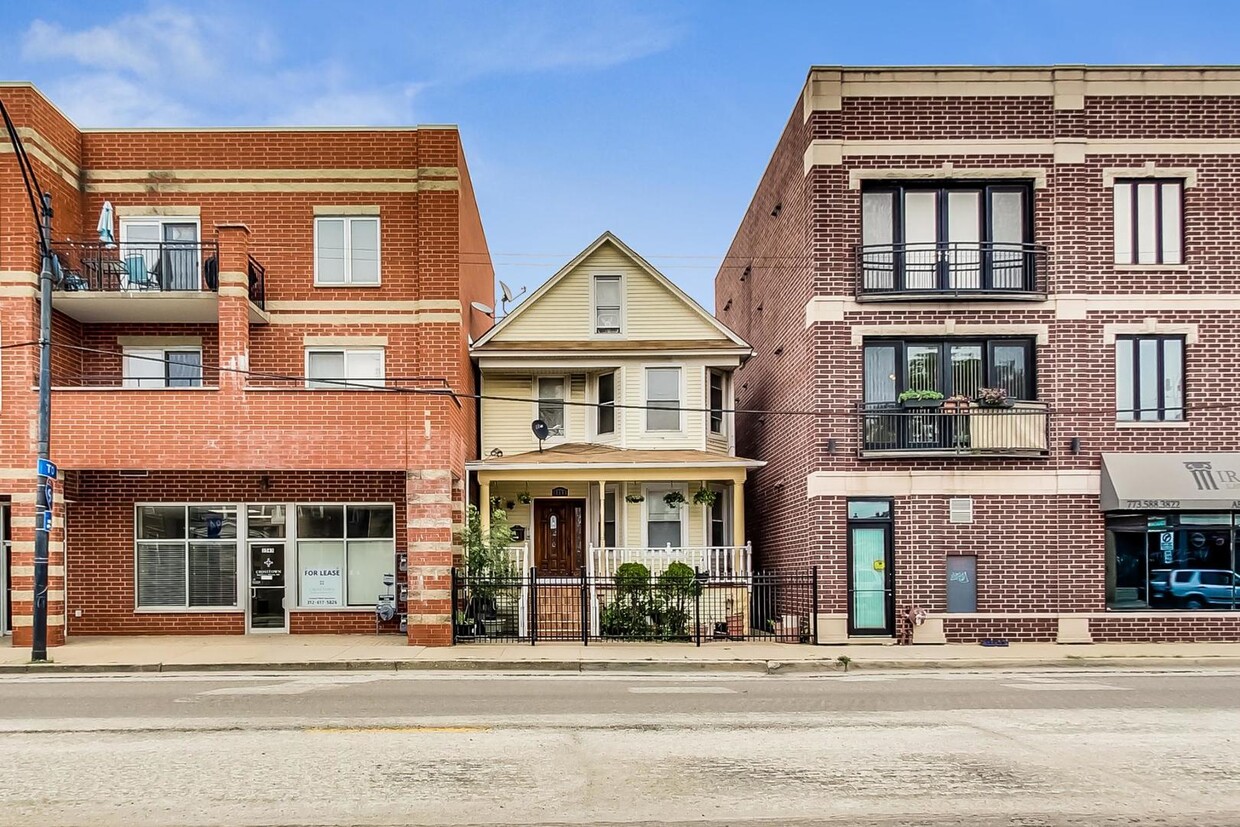 Foto principal - 3539 N Pulaski Rd