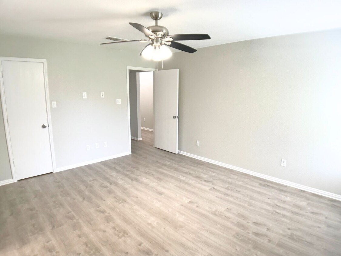 Foto del edificio - Fully Renovated 3-Bedroom in North Fort Wo...