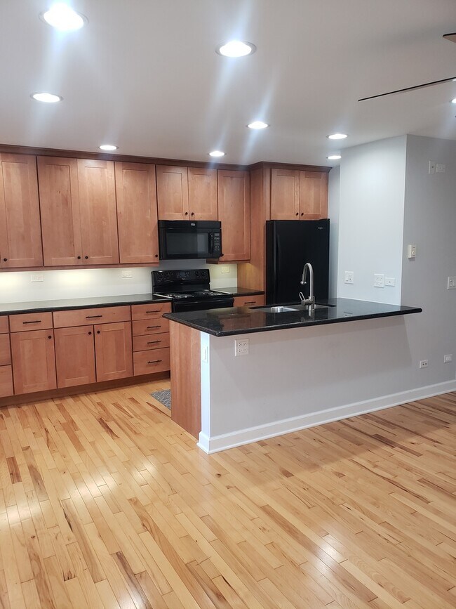 Building Photo - 717 Strom Dr