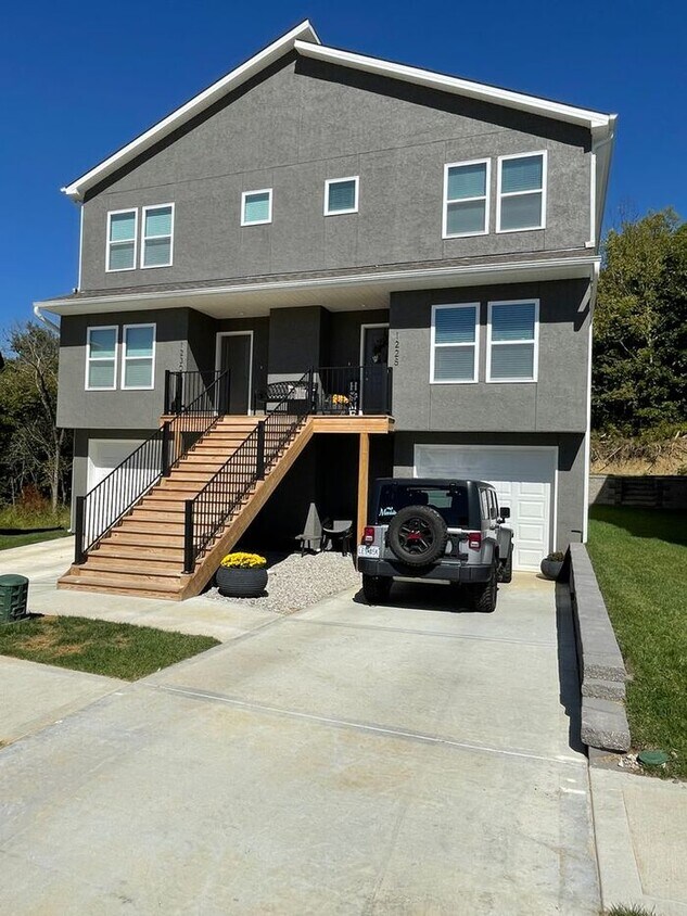 Primary Photo - 3 Bedroom, 2.5 Bath Modern Townhome in Nor...