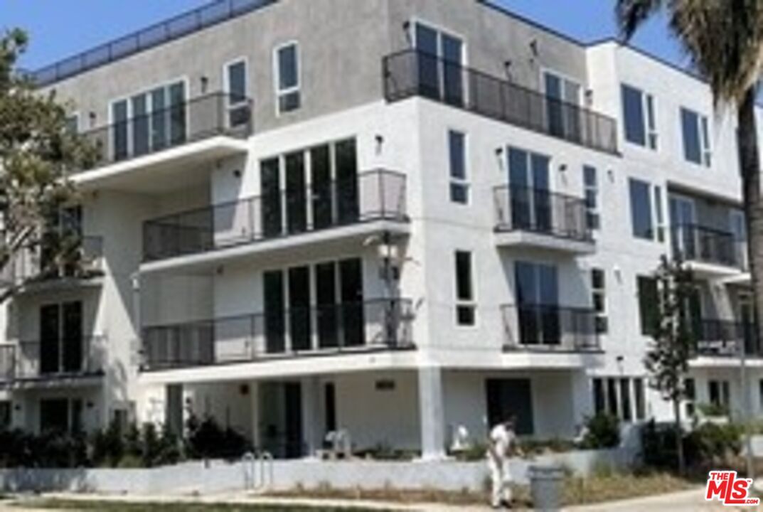 4806 Sylmar Ave Unit 202, Los Angeles, CA 91423 Room for Rent in Los