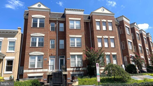 Foto del edificio - 524 15th St SE