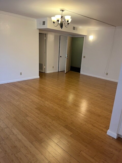 Living room - 5400 Lindley Ave