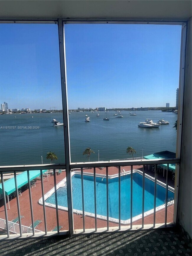 Foto del edificio - 2910 Point E Dr