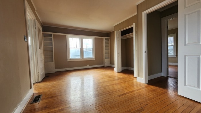 Building Photo - 3 Bedroom House For Lease