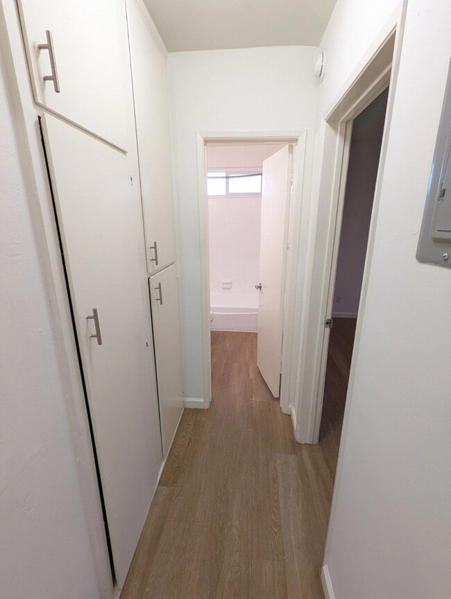 Building Photo - 6142 Eleanor Ave