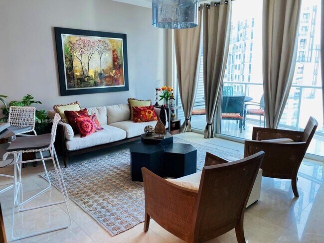 Foto del edificio - 300 S Biscayne Blvd