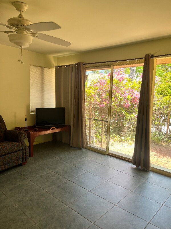Foto del edificio - 415 S Rimpau Blvd