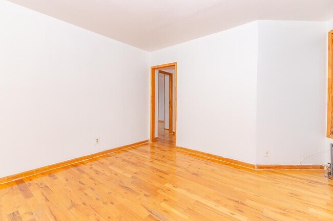 Building Photo - 134 Boerum St