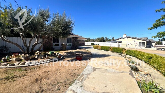 Foto del edificio - 3 Bed, 2 Bath Hesperia Home!!!