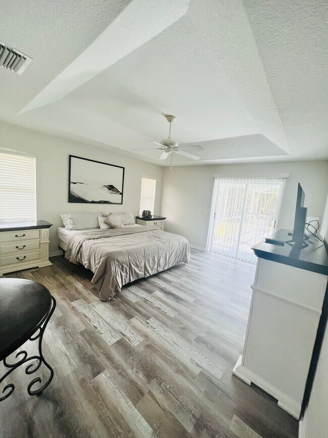 Foto del edificio - 656 Dempsey Ave