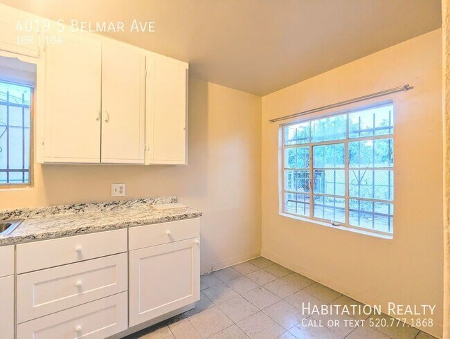 Building Photo - 1Bed/1Bath w/ Enclosed yard, near the Vete...