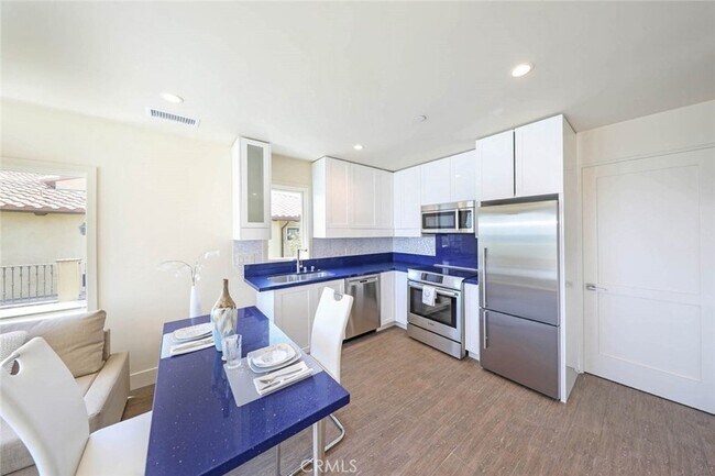 Foto del edificio - 376 Cliff Dr