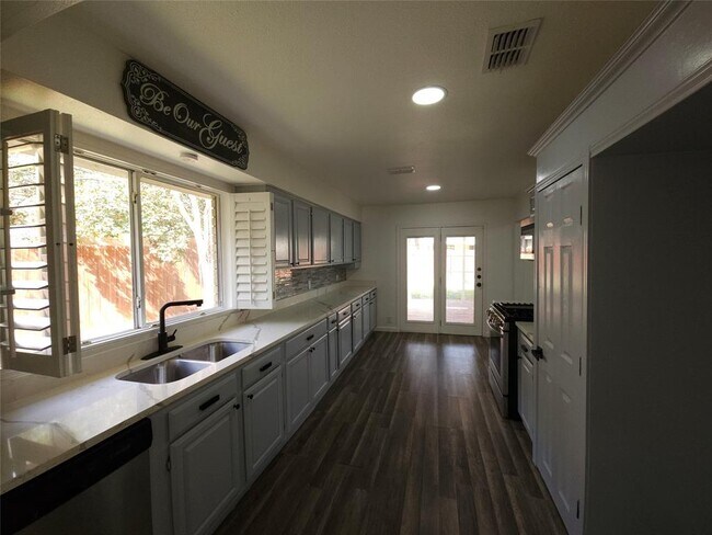 Foto del edificio - 703 Meadow Creek Dr