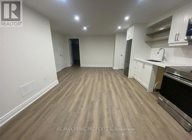 Photo du bâtiment - 2929 Bur Oak Ave