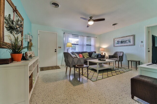 Foto del edificio - Vacation Rental Amazing Pet Friendly 3 Bed House with a Heated Pool