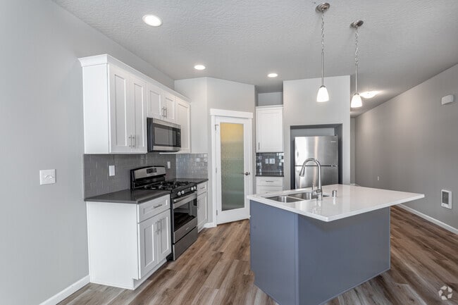 2BR, 2BA - 1,335SF - The Cottages