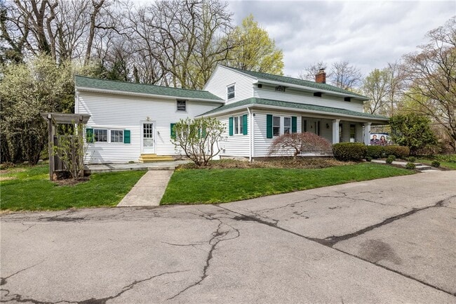 Building Photo - 1253 Fairport Rd