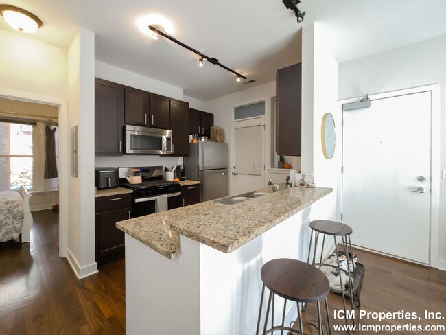 Foto del edificio - 1930 N Lincoln Ave