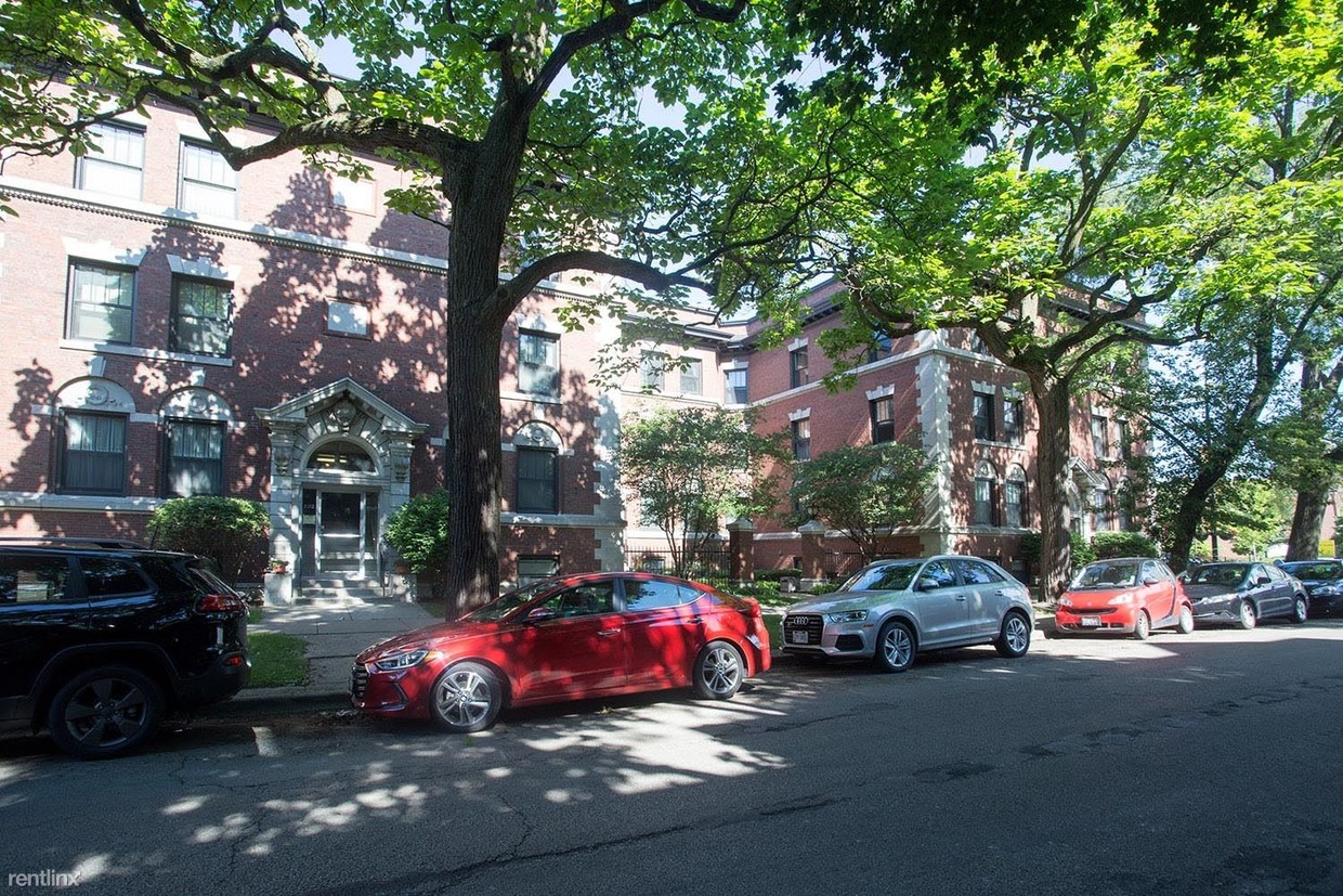 Primary Photo - 5210 S Cornell Ave