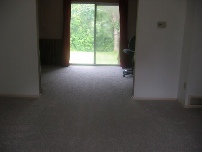 Comedor - 8258 Larkspur Dr