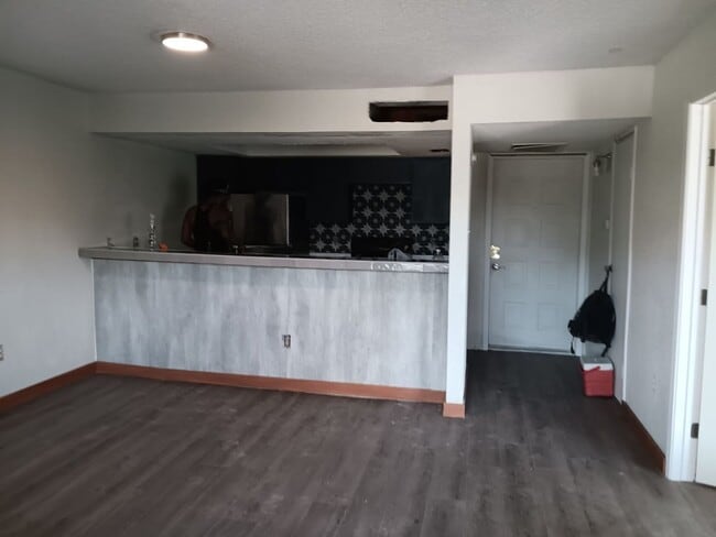 Building Photo - 1 Bedroom Condo in Houston by