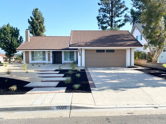 Foto del edificio - Amazing Pet friendly Anaheim home!