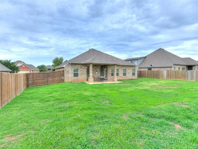 Foto del edificio - 4817 Arbuckle Dr
