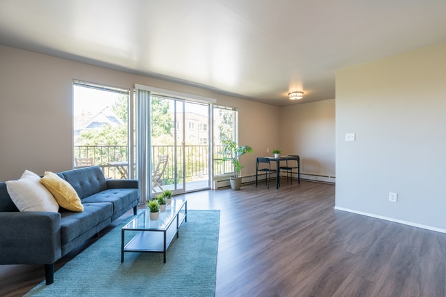 Interior Photo - Hamlin Place