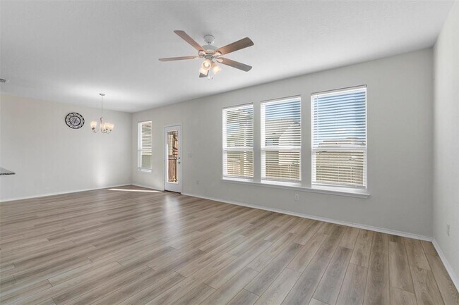 Foto del edificio - 7705 Song Sparrow Dr.