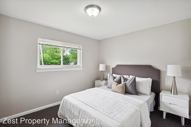 Foto del edificio - 3 br, 1 bath House - 21681 Laurel Street