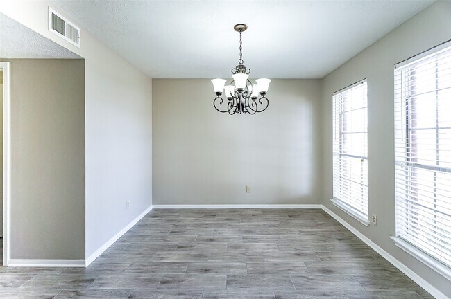 Foto del edificio - 2103 Charlton House Ln