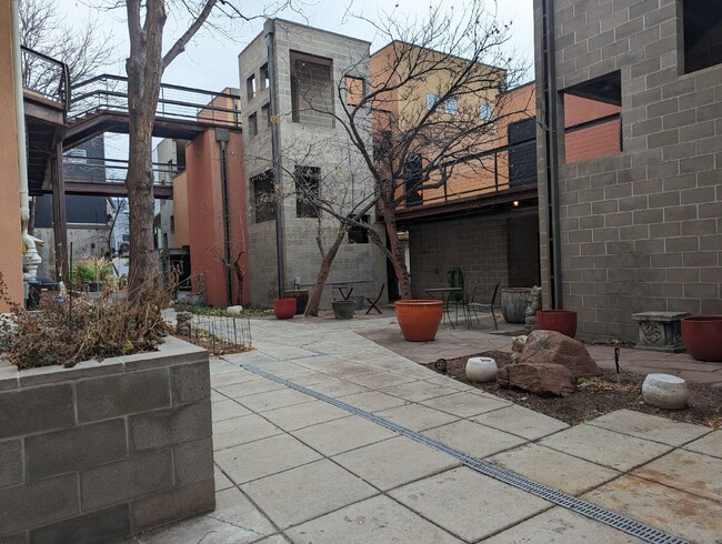 Building Photo - Hip Loft Living in Prospect!