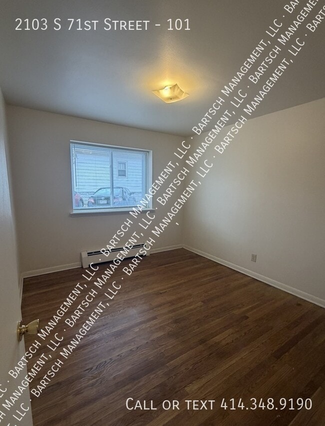 Foto del edificio - 2103 S 71st St