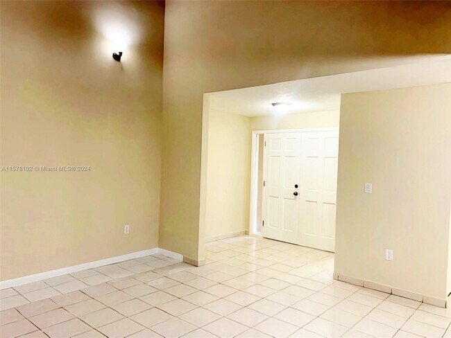 Foto del edificio - 10957 SW 25th St